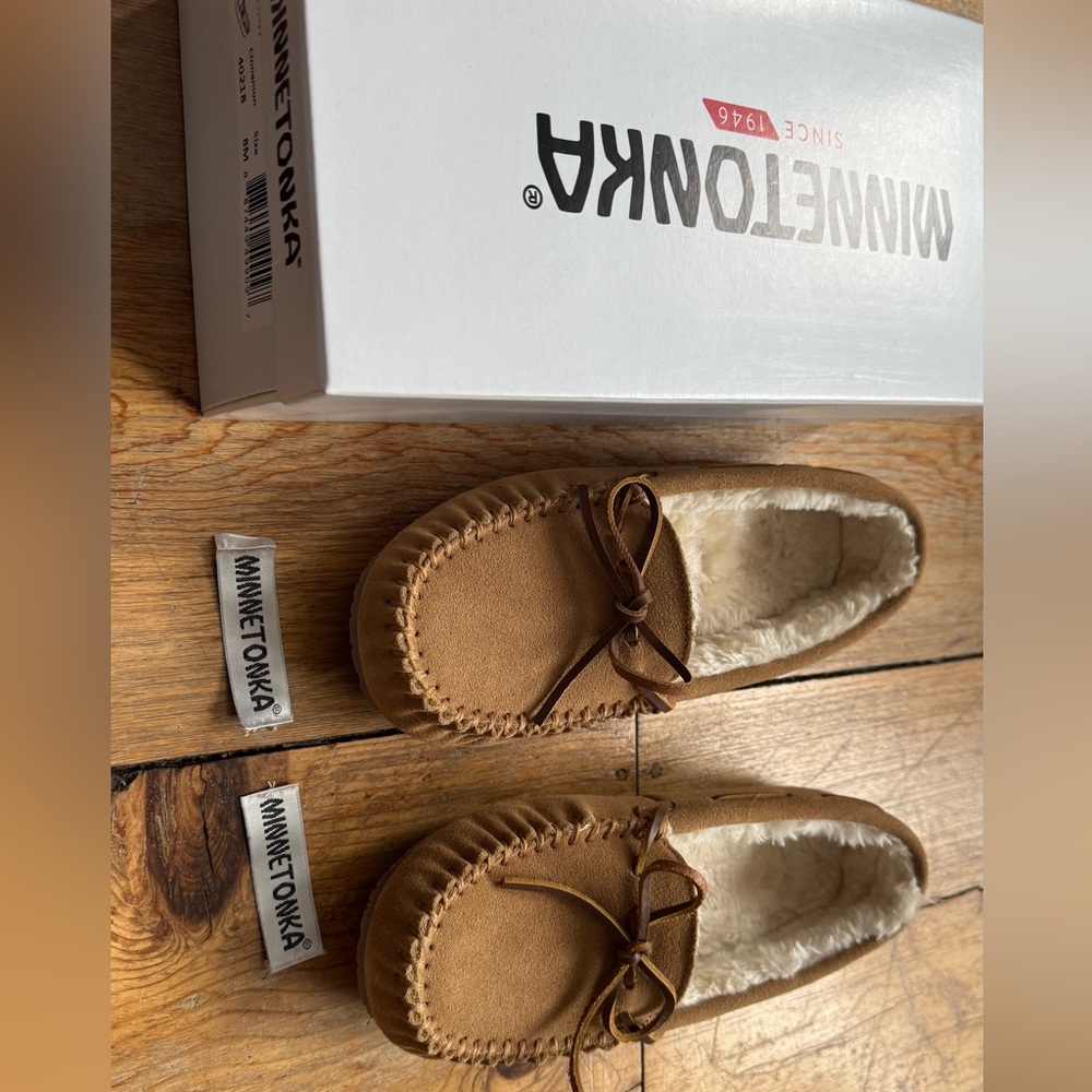 BNWT. Minnetonka Lynda Moccasin Slippers - Picture 4 of 4